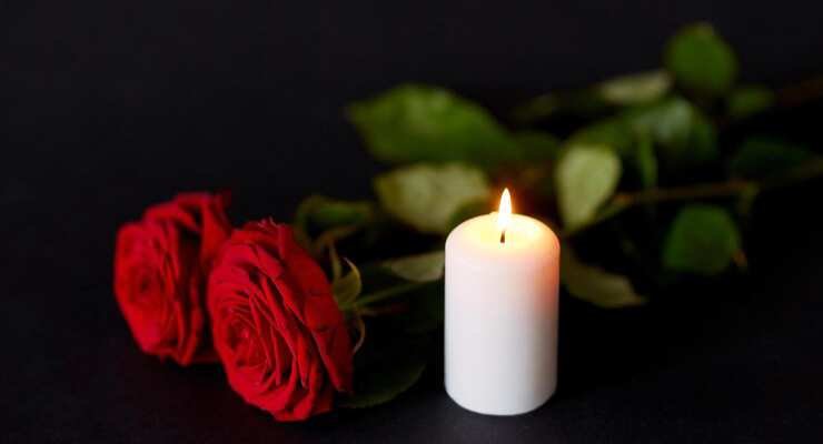red-roses-burning-candle